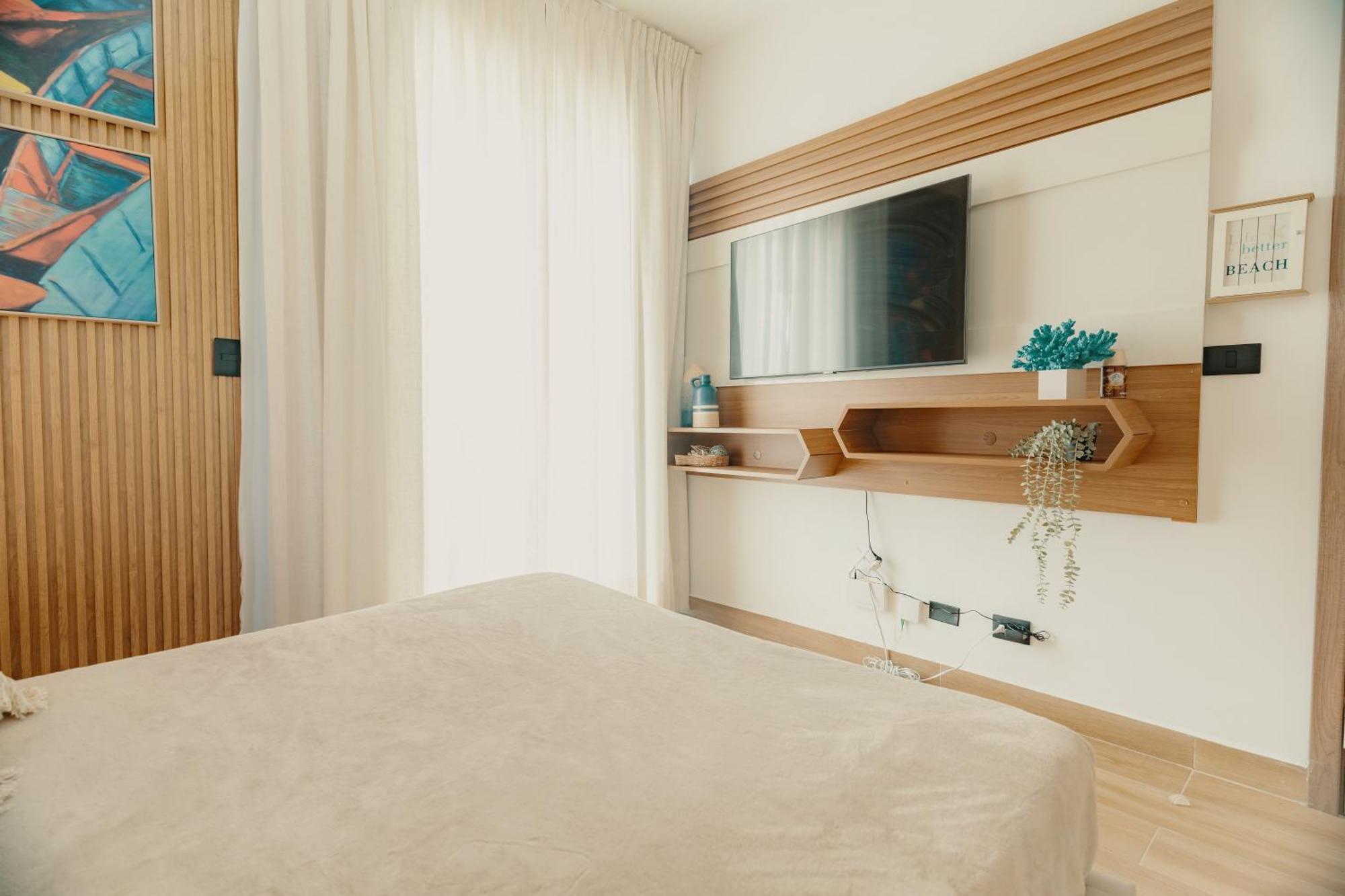 Downtown Park 1 Bedroom B-300 Apartment *