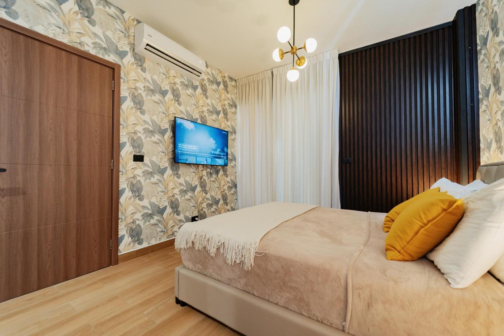 Apartment Downtown Park 1 Bedroom B-300 *
