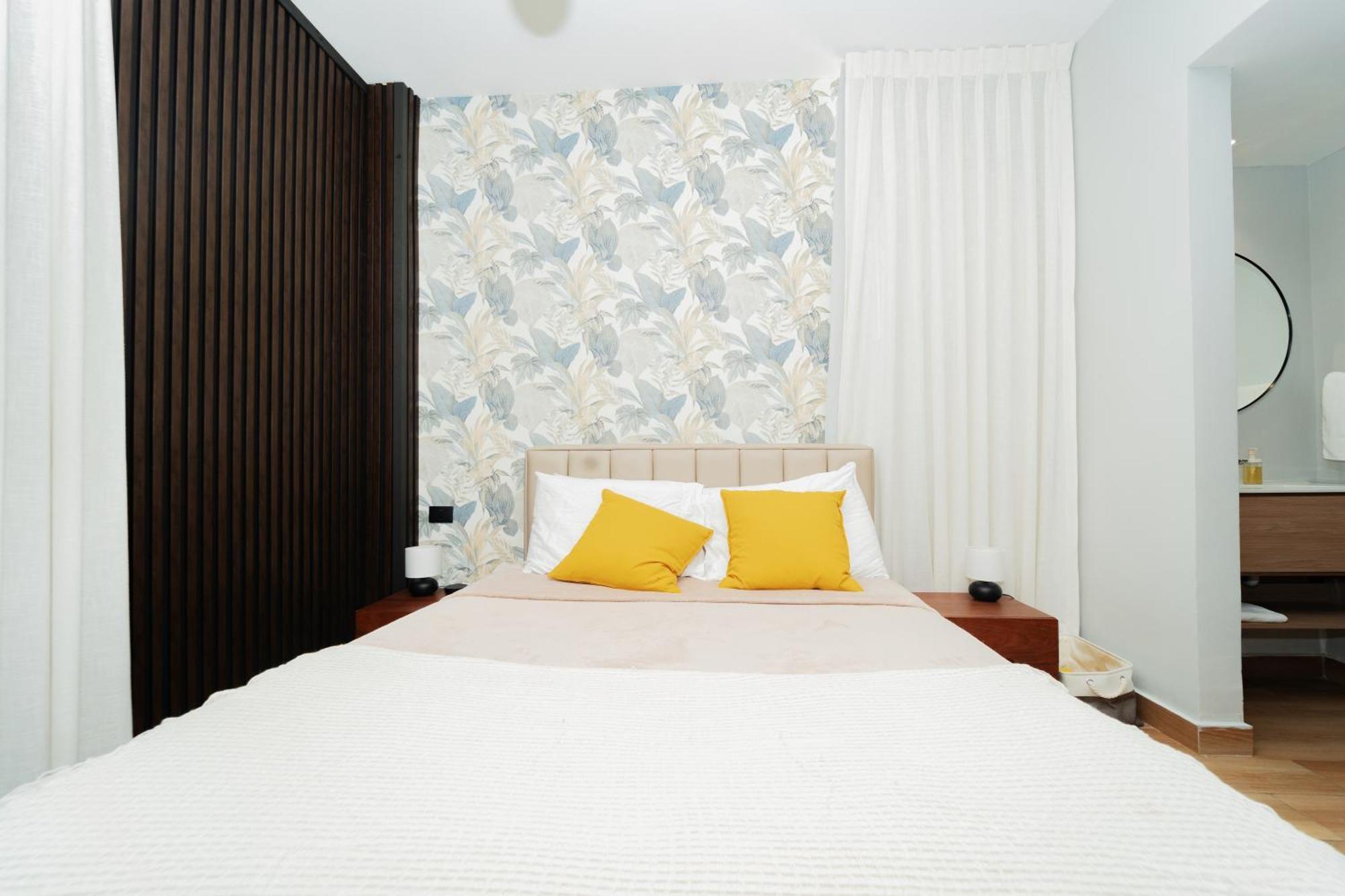 Downtown Park 1 Bedroom B-300 *